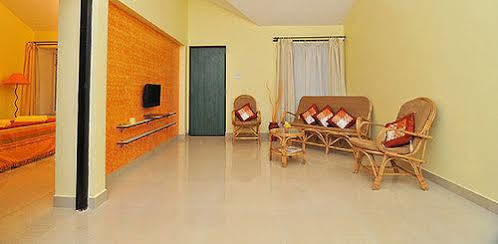 Elegant Shades Apartment *